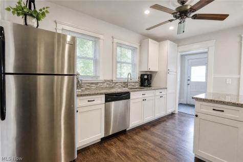 2179 Alger Road Lakewood OH 44107