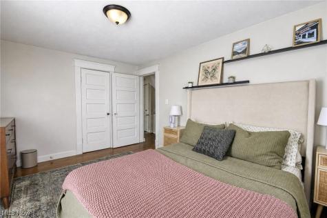 2179 Alger Road Lakewood OH 44107
