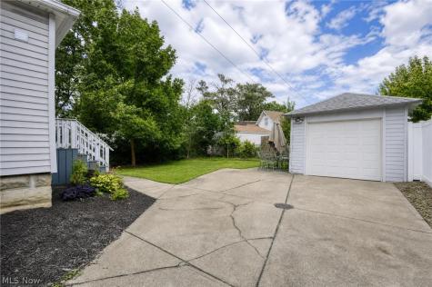 2179 Alger Road Lakewood OH 44107