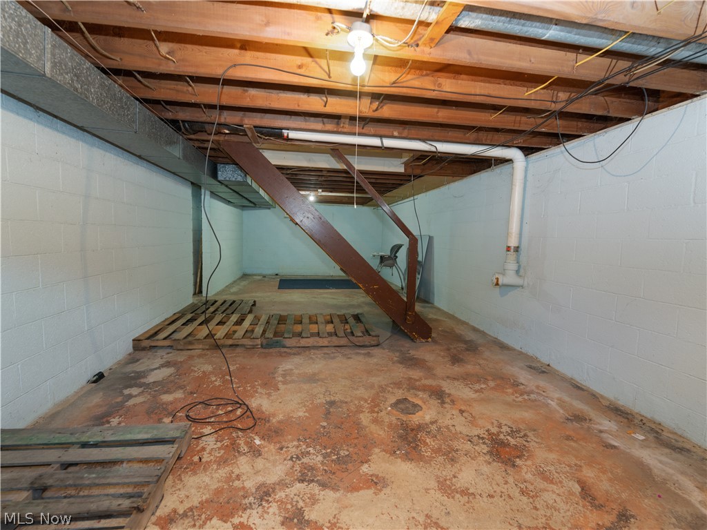 16374 Main Market Road West Farmington OH 44080