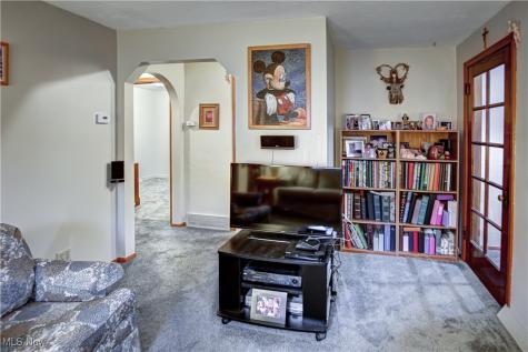 10004 Manoa Avenue Brooklyn OH 44144