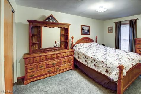 10004 Manoa Avenue Brooklyn OH 44144