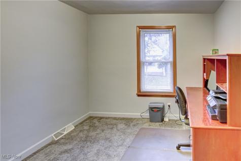 10004 Manoa Avenue Brooklyn OH 44144