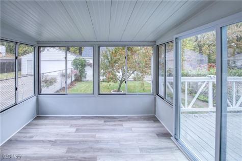 10004 Manoa Avenue Brooklyn OH 44144