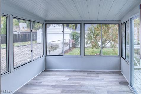 10004 Manoa Avenue Brooklyn OH 44144