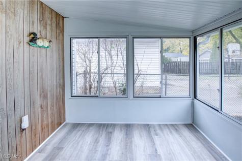 10004 Manoa Avenue Brooklyn OH 44144