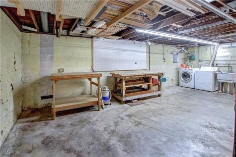 10004 Manoa Avenue Brooklyn OH 44144