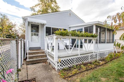 10004 Manoa Avenue Brooklyn OH 44144