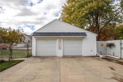 10004 Manoa Avenue Brooklyn OH 44144