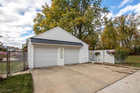 10004 Manoa Avenue Brooklyn OH 44144