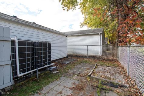 10004 Manoa Avenue Brooklyn OH 44144