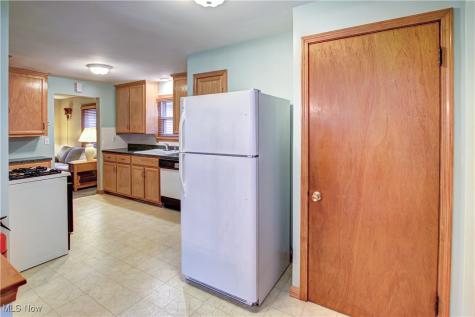 10004 Manoa Avenue Brooklyn OH 44144