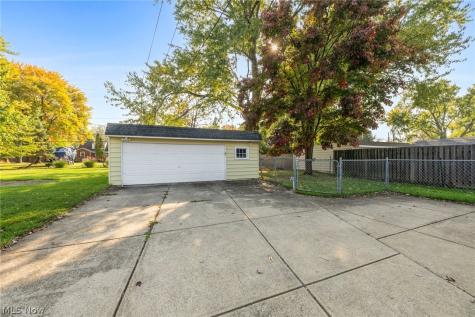 10661 Blossom Avenue Parma Heights OH 44130