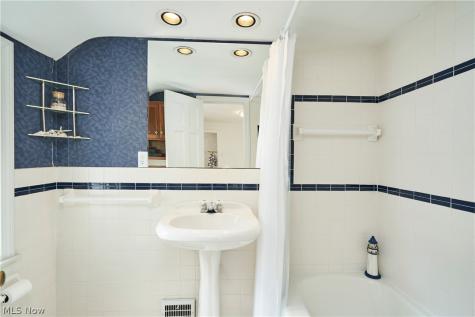 2345 Chatham Road Akron OH 44313