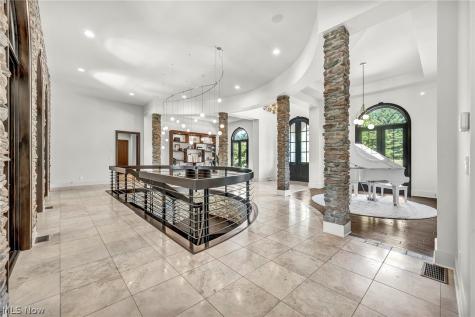 877 Pine Grove Circle Hinckley OH 44233