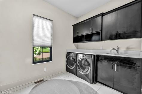 877 Pine Grove Circle Hinckley OH 44233