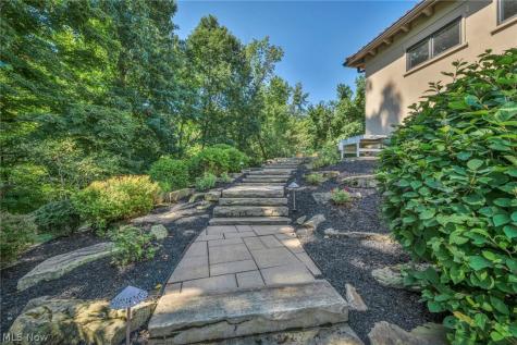 877 Pine Grove Circle Hinckley OH 44233
