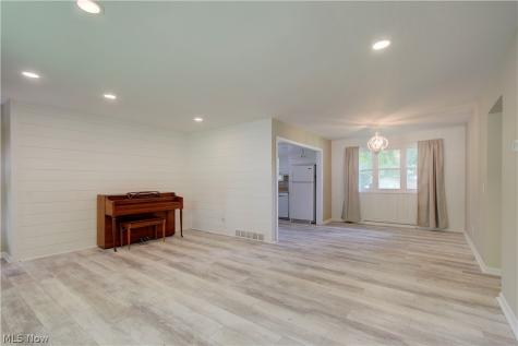 6787 Glenmere Avenue NE Canton OH 44721