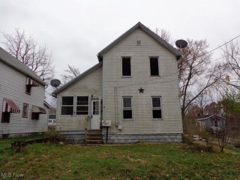 590 Flora Avenue Akron OH 44314