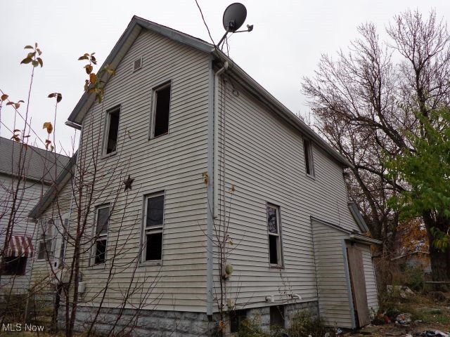 590 Flora Avenue Akron OH 44314