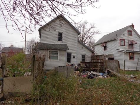 590 Flora Avenue Akron OH 44314