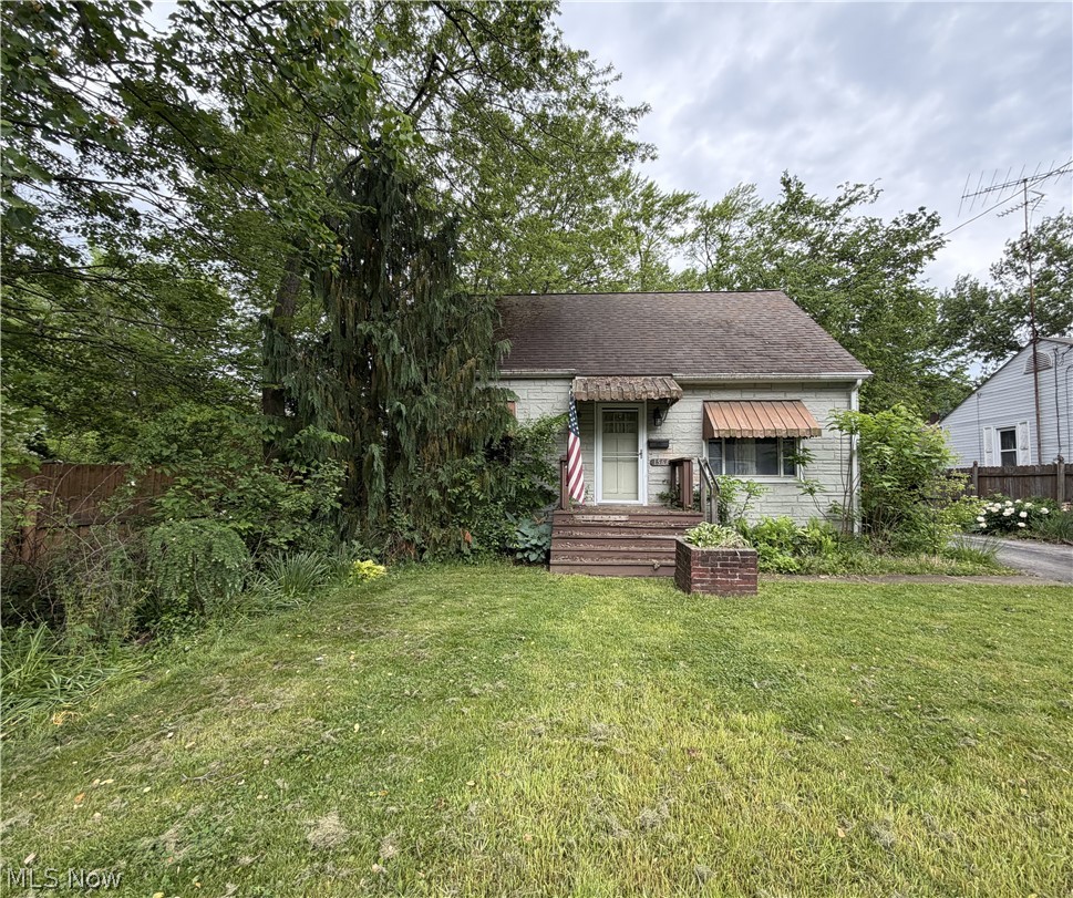 1564 Adelaide Avenue SE Warren OH 44484