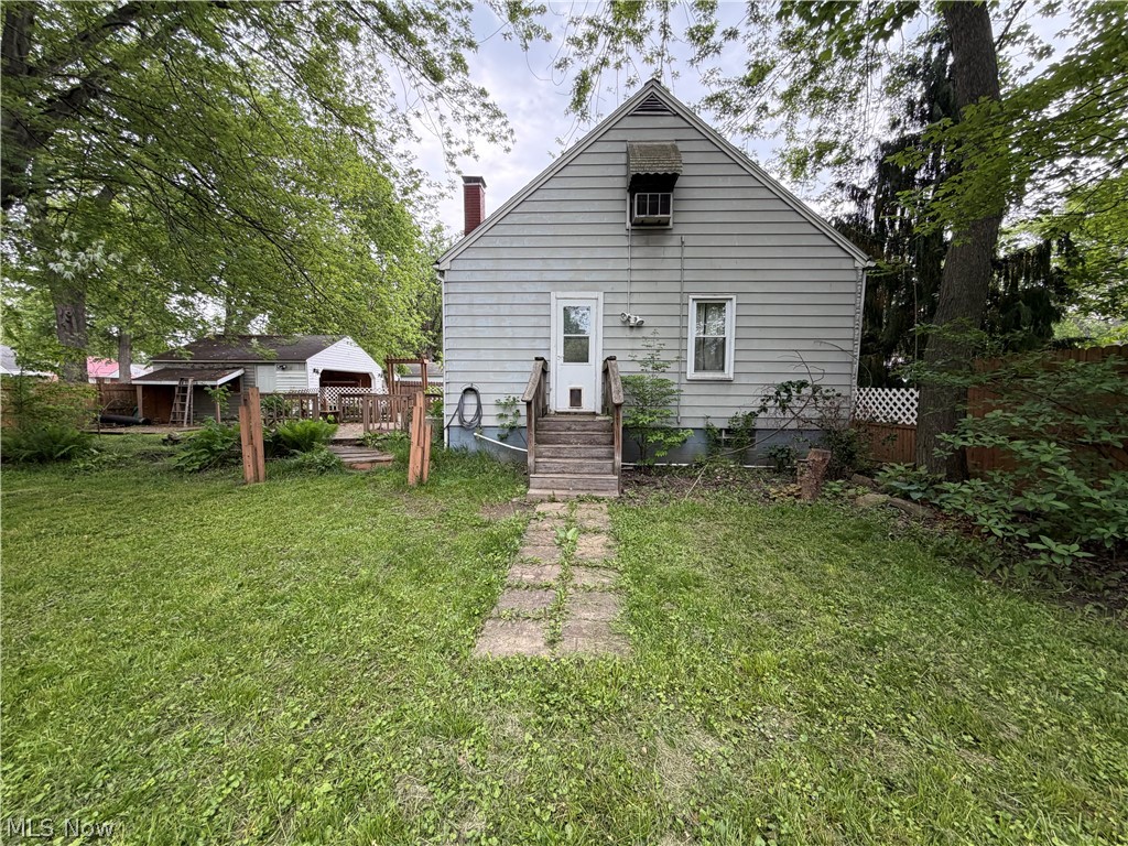 1564 Adelaide Avenue SE Warren OH 44484