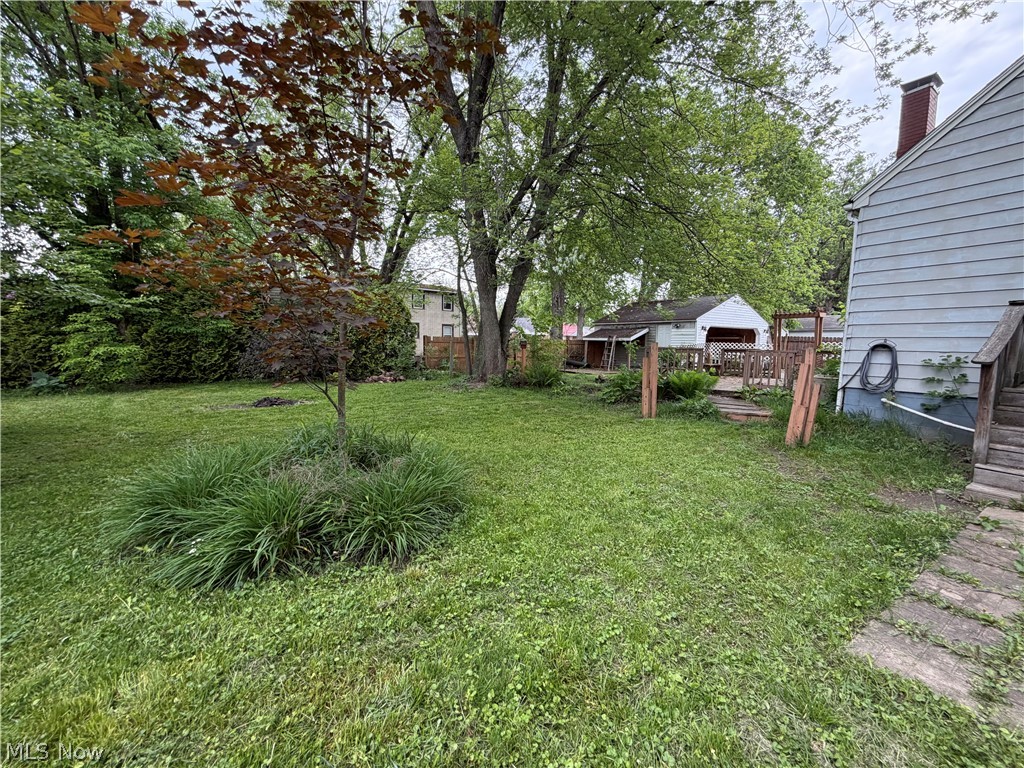 1564 Adelaide Avenue SE Warren OH 44484