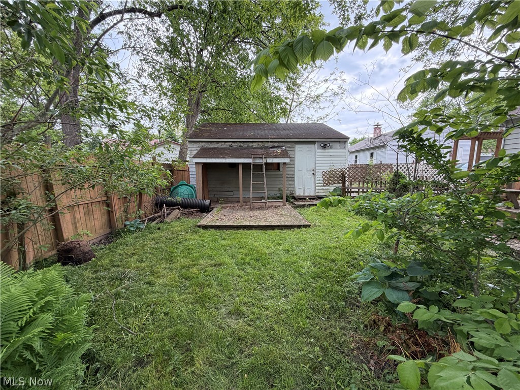 1564 Adelaide Avenue SE Warren OH 44484