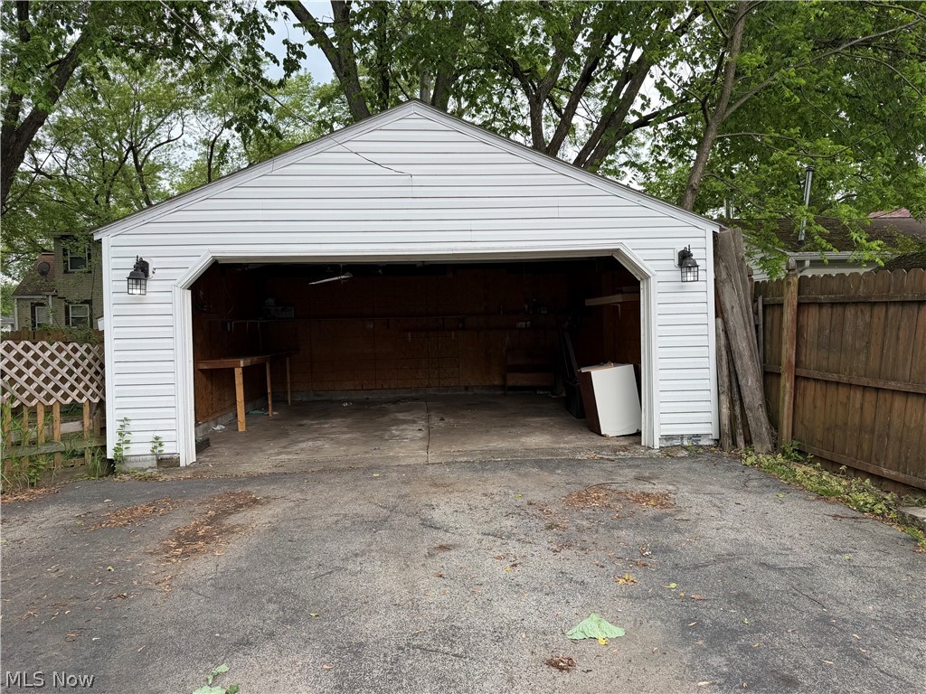 1564 Adelaide Avenue SE Warren OH 44484