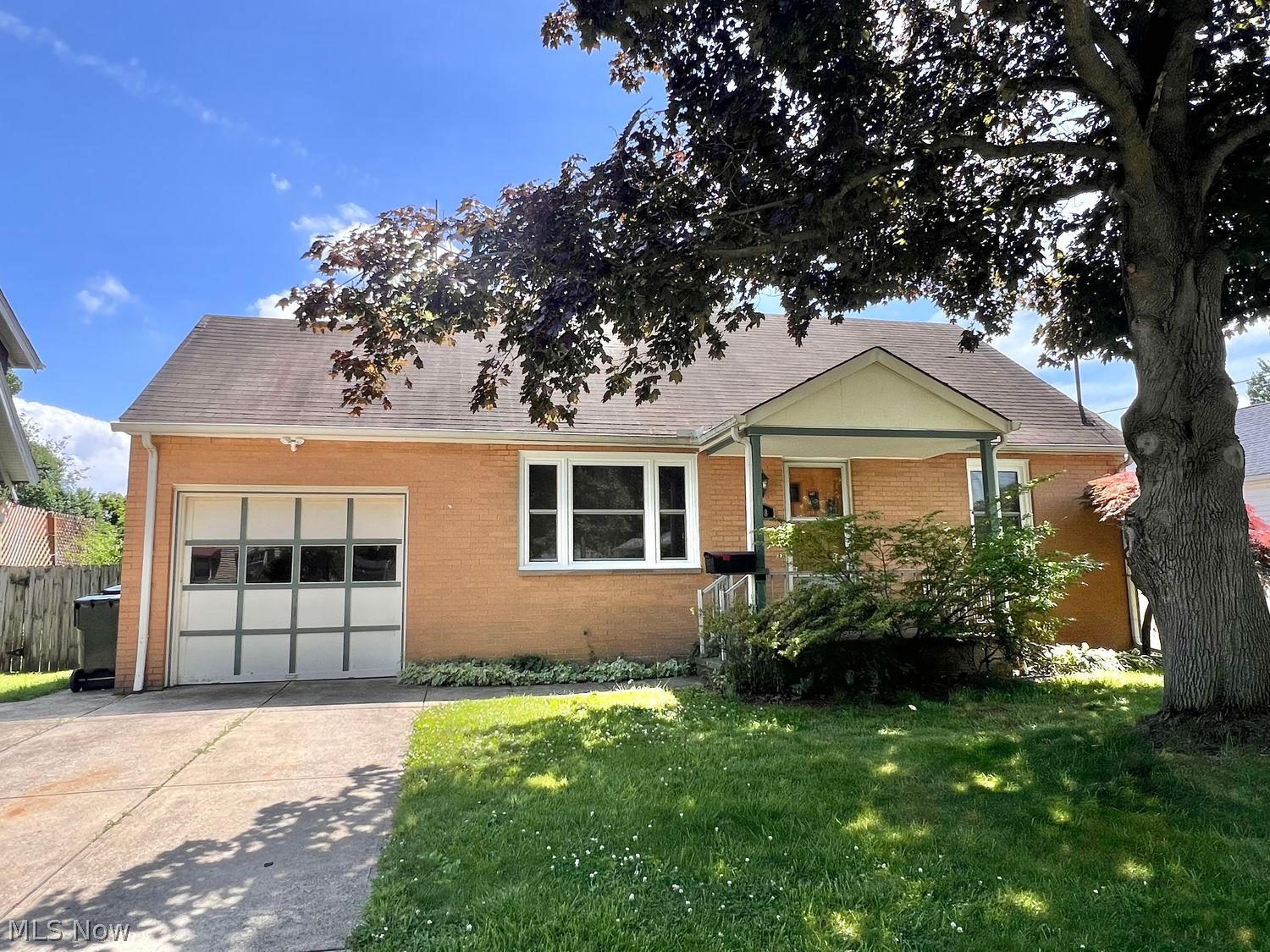 218 Courtland Street Elyria OH 44035