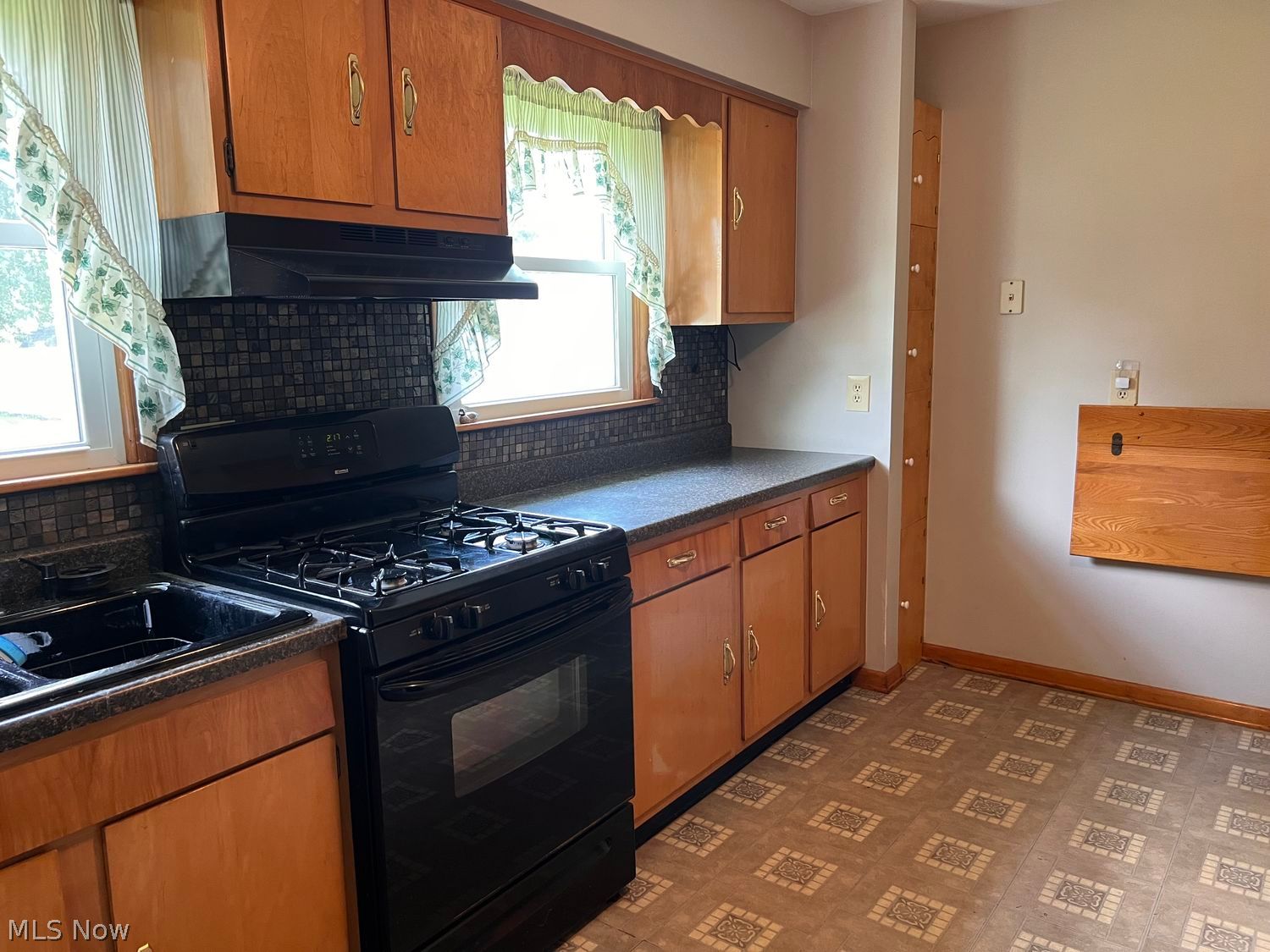 218 Courtland Street Elyria OH 44035