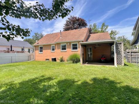 218 Courtland Street Elyria OH 44035