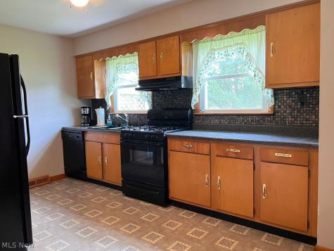 218 Courtland Street Elyria OH 44035