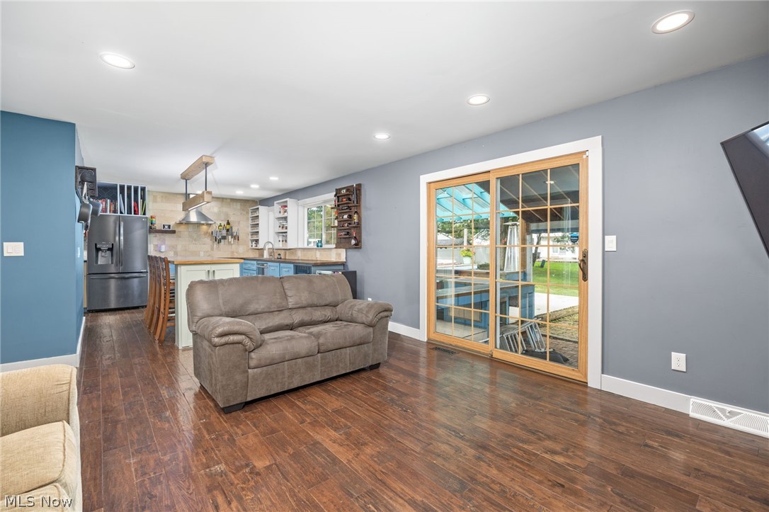 692 Thelma Drive Wadsworth OH 44281