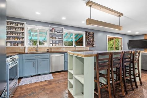 692 Thelma Drive Wadsworth OH 44281