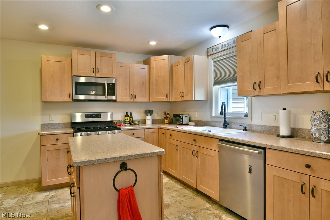 413 Maplewood Drive Cortland OH 44410