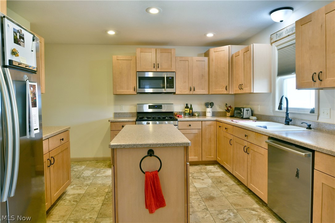 413 Maplewood Drive Cortland OH 44410