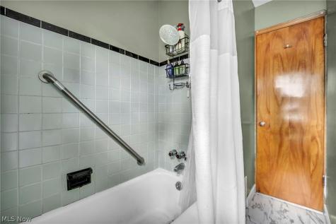 3862 Wallingford Road South Euclid OH 44121