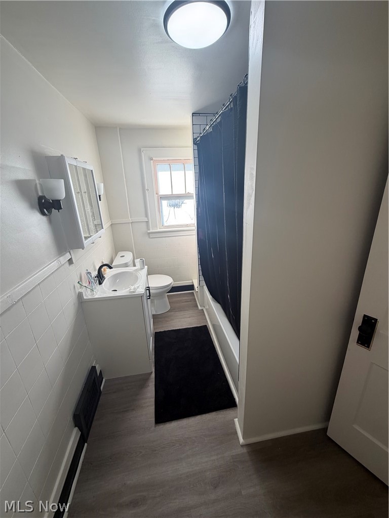 2458 East Avenue Akron OH 44314