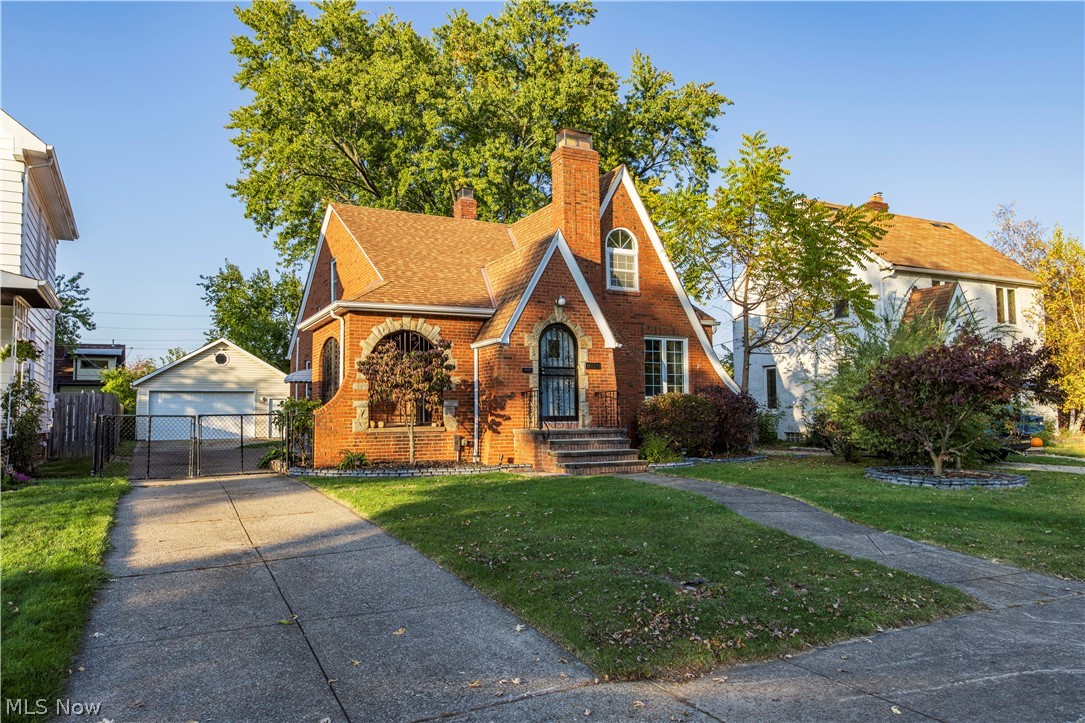 16936 Woodbury Avenue Cleveland OH 44135