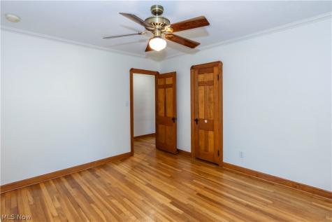 16936 Woodbury Avenue Cleveland OH 44135