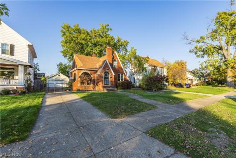 16936 Woodbury Avenue Cleveland OH 44135