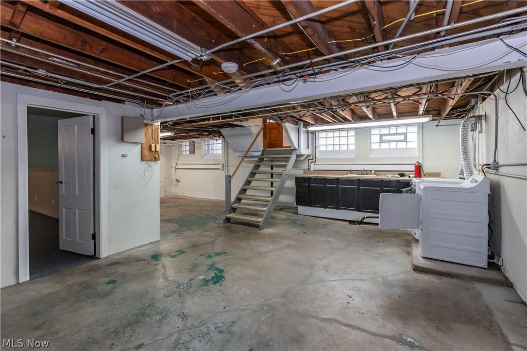 16936 Woodbury Avenue Cleveland OH 44135