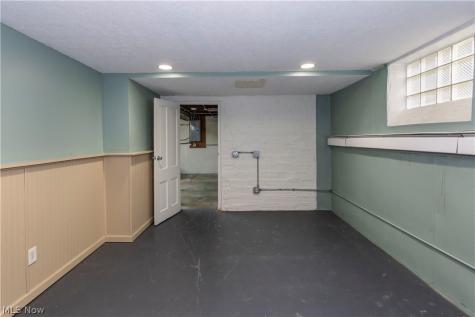 16936 Woodbury Avenue Cleveland OH 44135