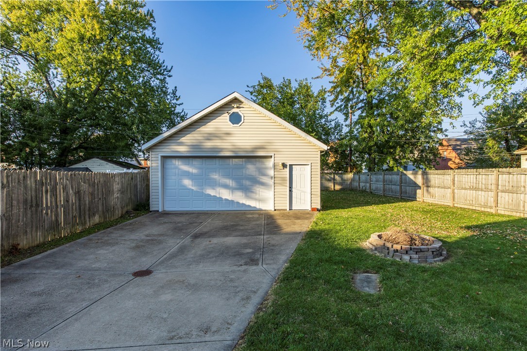 16936 Woodbury Avenue Cleveland OH 44135