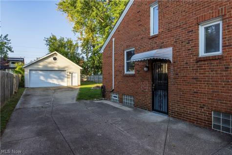 16936 Woodbury Avenue Cleveland OH 44135