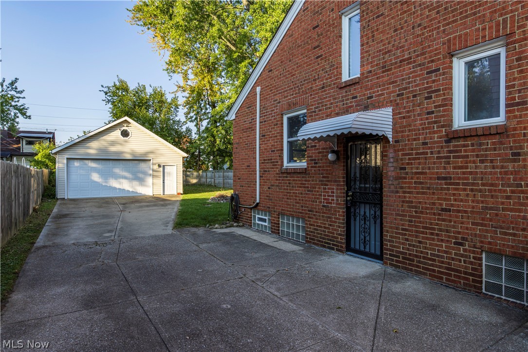 16936 Woodbury Avenue Cleveland OH 44135