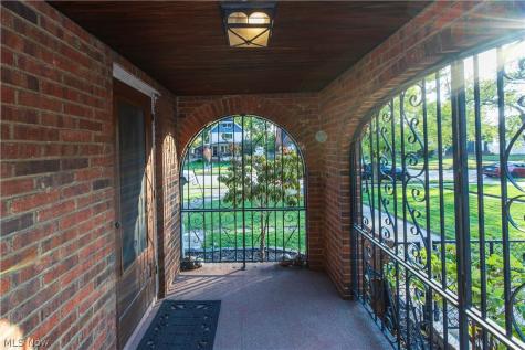 16936 Woodbury Avenue Cleveland OH 44135