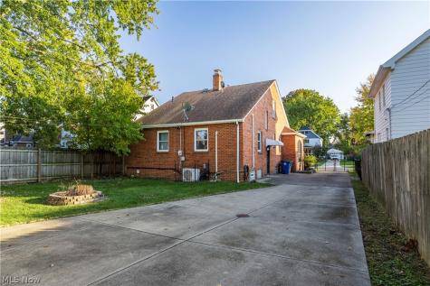 16936 Woodbury Avenue Cleveland OH 44135